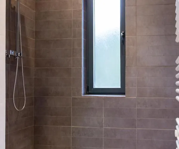 Maison, Piscine & Vue Sur La Cite De *